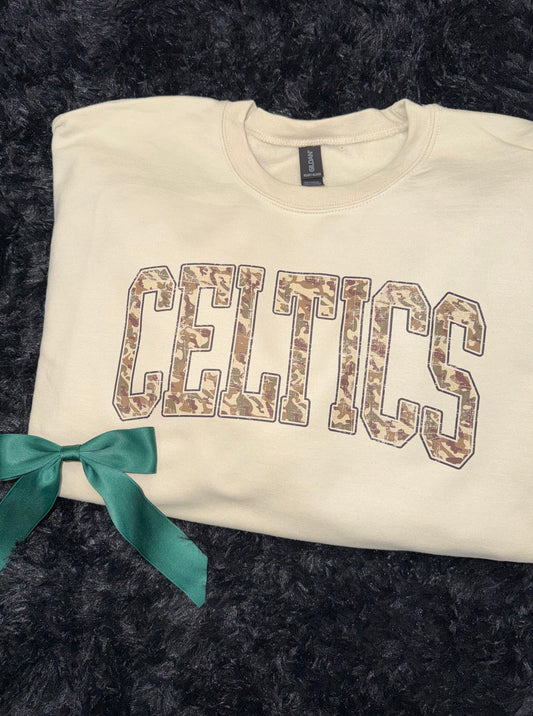 Celtics Camo Print Sand crewneck sweatshirt